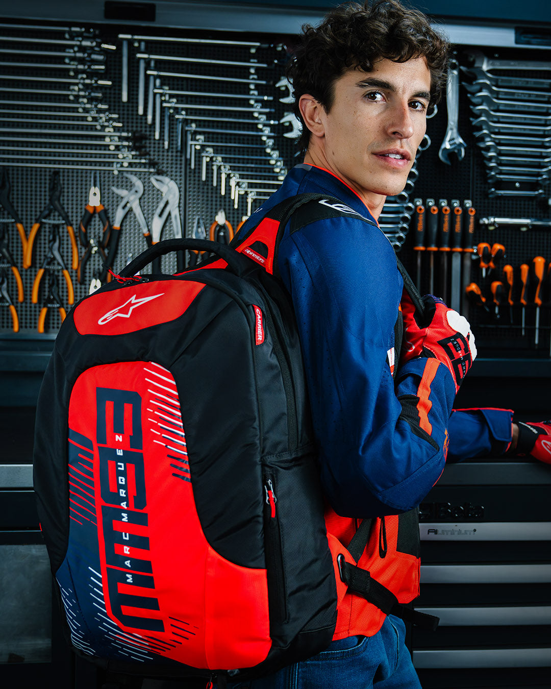 alpinestars laptop backpack Charger Boost as well as a chest strap with magnetic buckle to help distribute the load of the pack when worn and for convenient Motorcycle Packs & Bags |