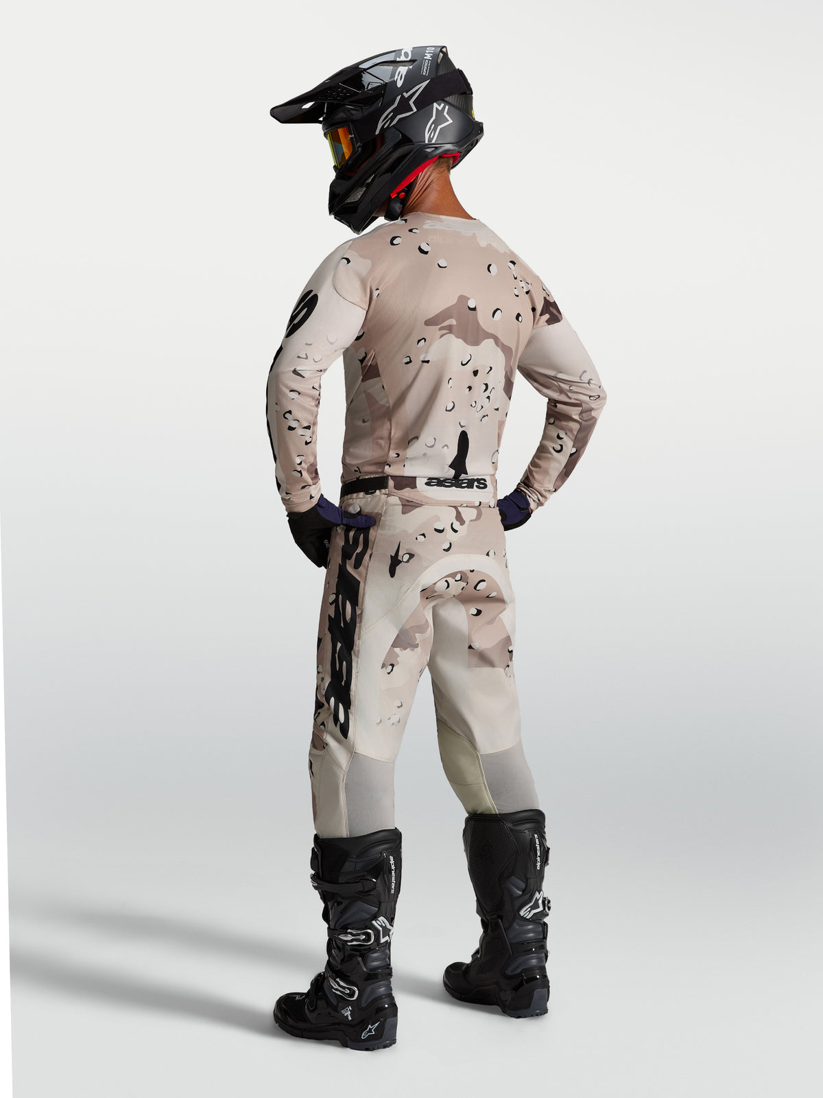 Alpinestars Racer Lone Pants, Motocross Racing Pants, Men's Desert Camo and Black, 600D polyfabric, on-model back view.