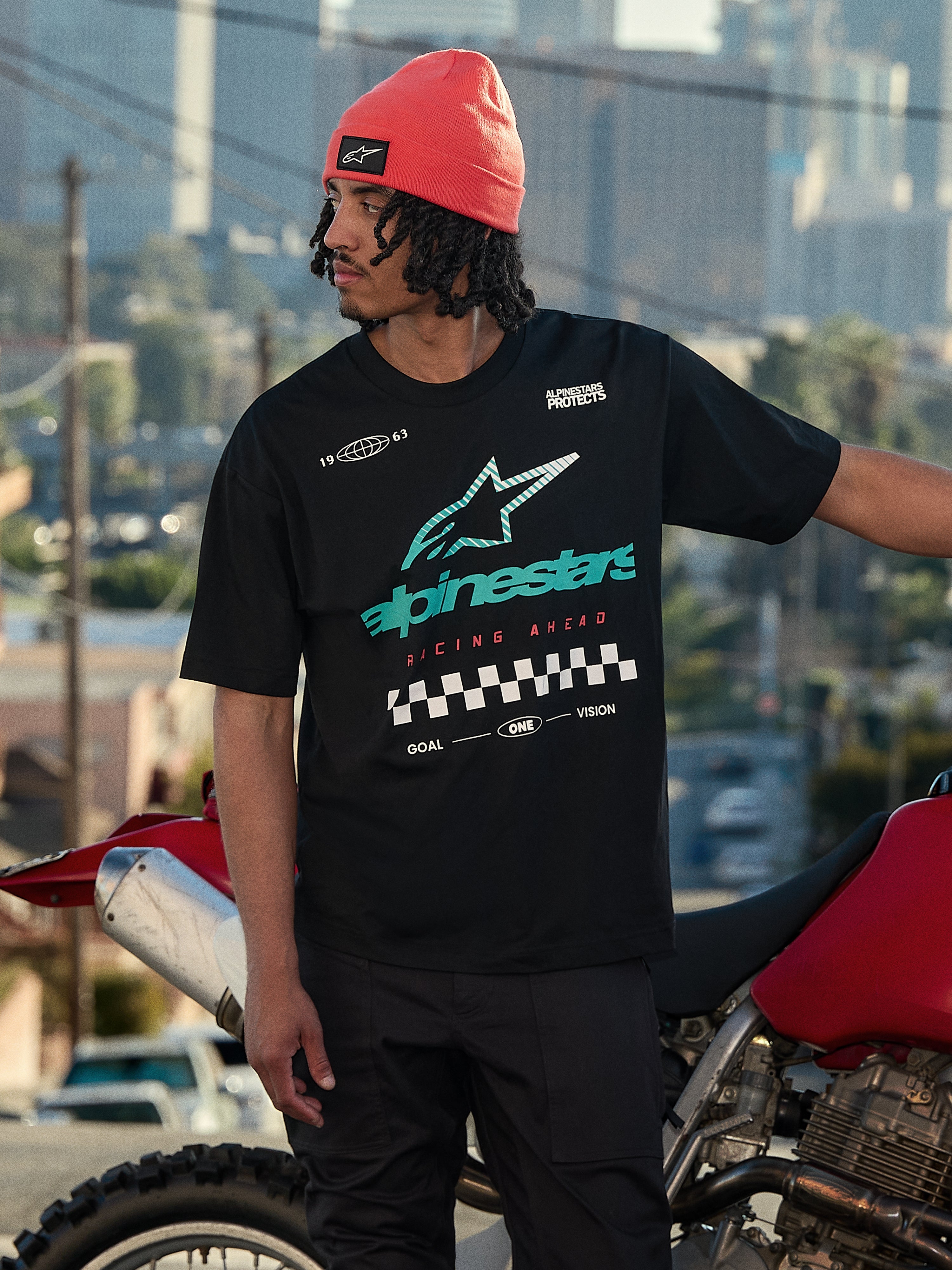ALBAROSAトップス Aplomb Oversized CSF - Black Sportswear Tee | Alpinestars®