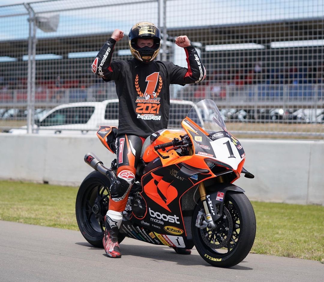 WAYNE MAXWELL WINS FINAL RACES OF THE SEASON AT THE BEND MOTORSPORT PARK AND LANDS 2021 AUSTRALIAN SUPERBIKE CROWN