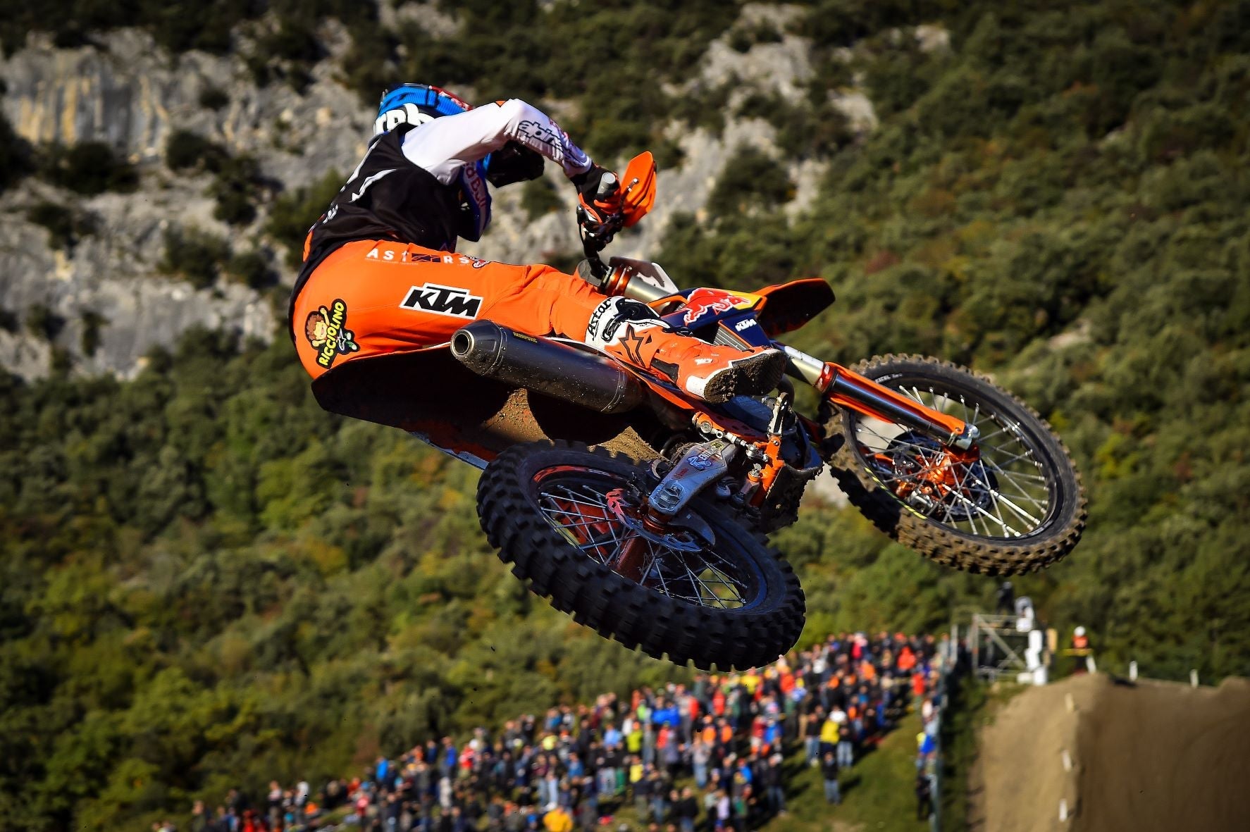 TOM VIALLE IMPERIOUS IN MX2 RACES IN ITALY; JAGO GEERTS  SNATCHES SECOND
