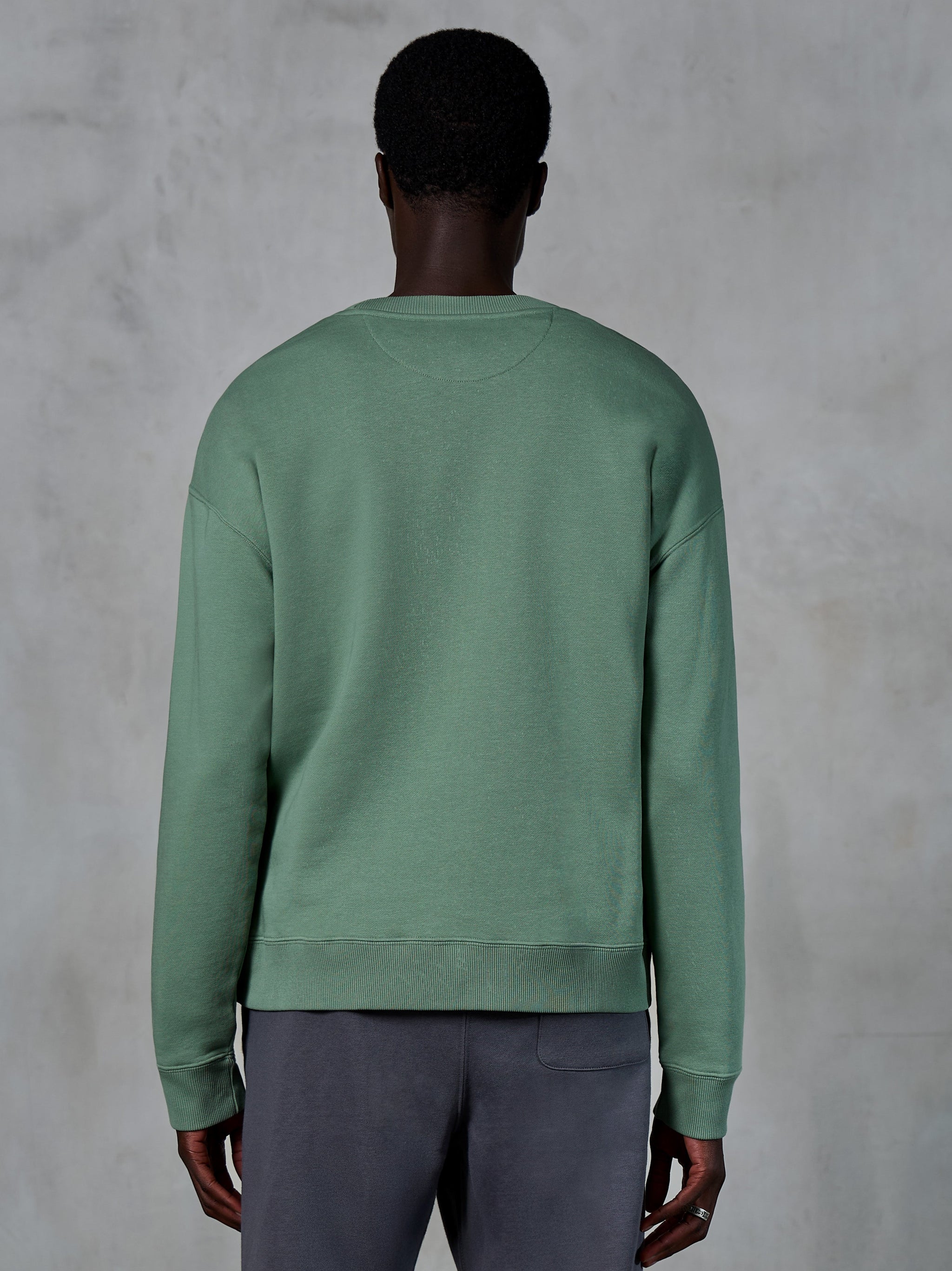 Alpinestars Essentials Ageless Crew, crewneck sweatshirt, Cactus green, back view on model, ribbed cuffs and hem, premium compact fleece, casual lifestyle streetwear