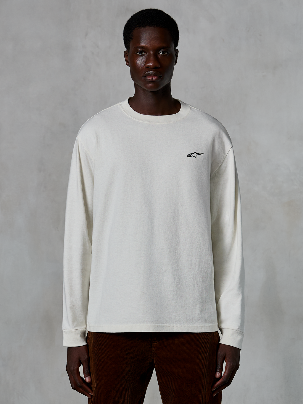 Alpinestars Essentials Ageless LS Tee, Long Sleeve T-Shirt, Off White, small black star logo on the chest, casual streetwear, relaxed fit, worn by a model