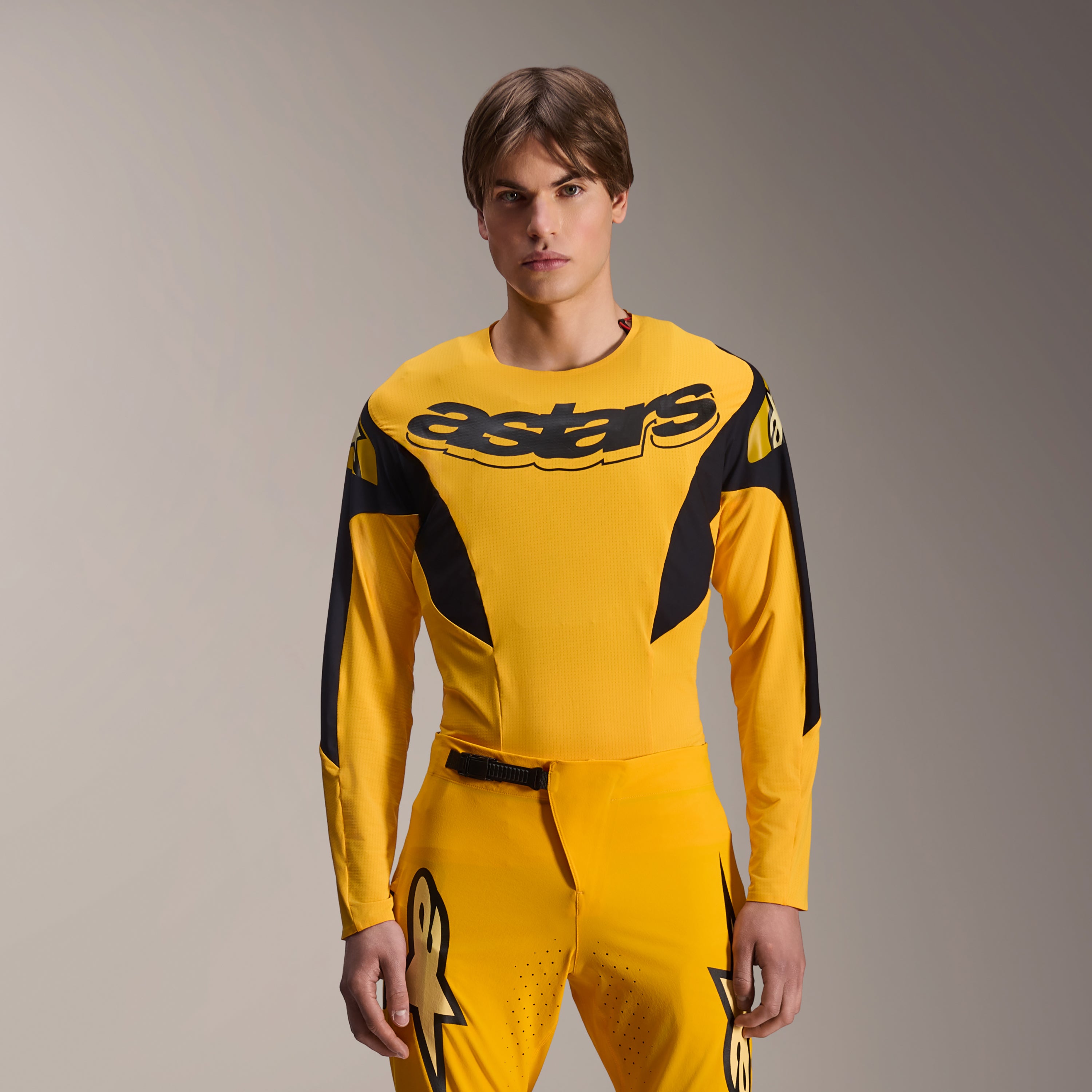 Alpinestars Limited Edition A-Supra Melt Gold Gear-Set, yellow MTB long sleeve jersey and matching pants, black astars branding on chest, athletic performance fit for mountain biking