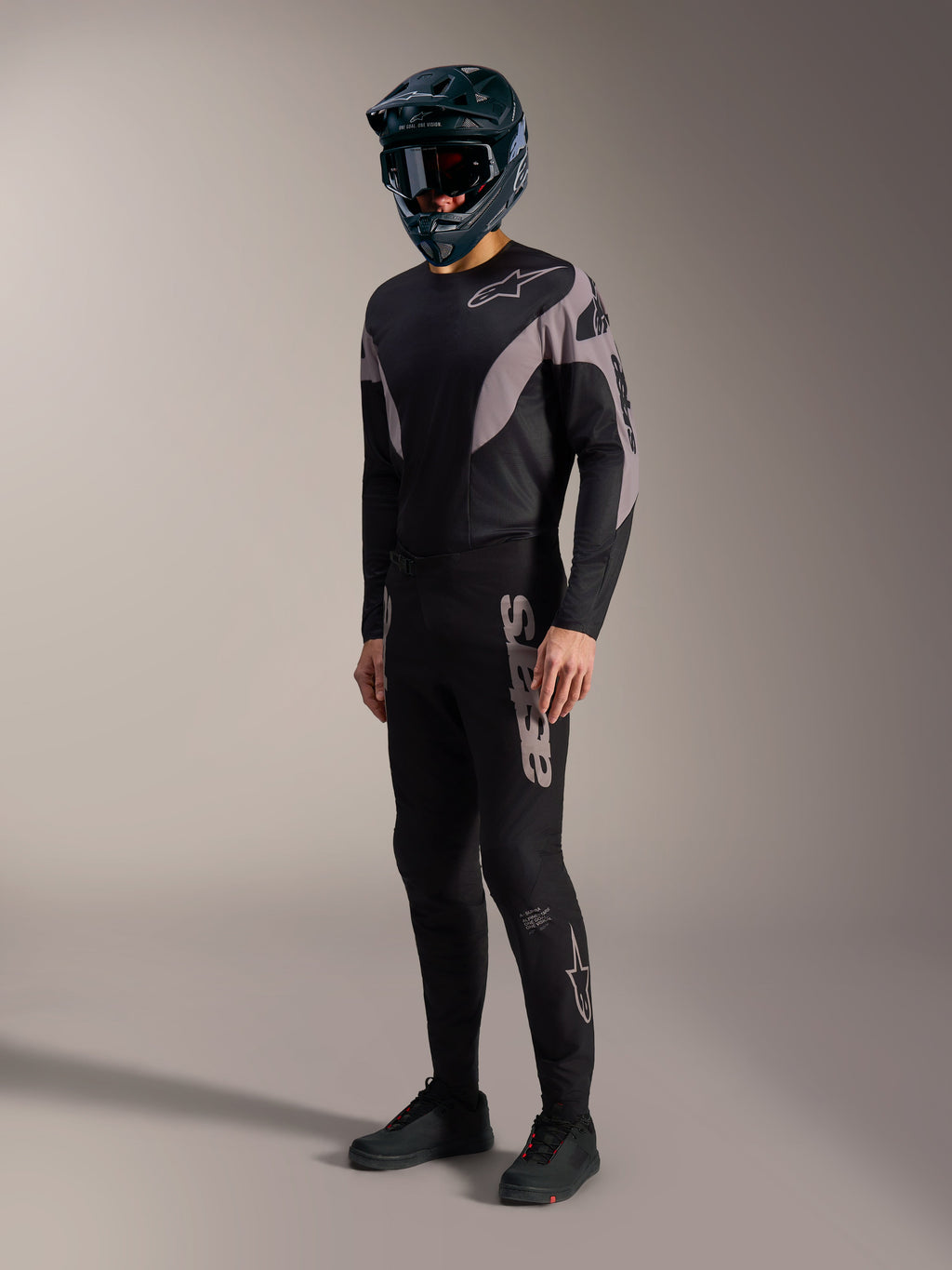 A-Supra Elite MTB kit in black and grey, featuring performance stretch pants and jersey with bold Alpinestars branding.