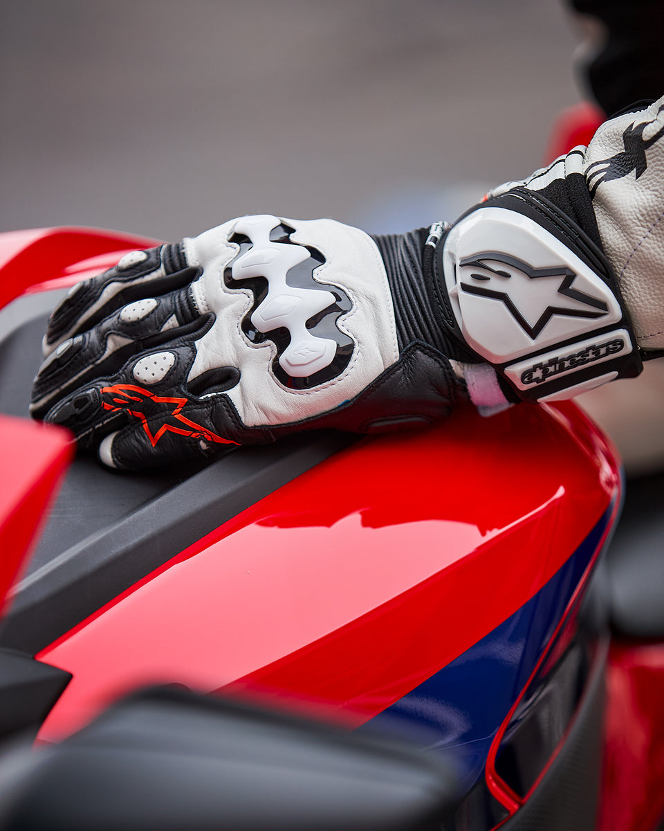 GP Pro R4 - Black Motorcycle Gloves | Alpinestars®