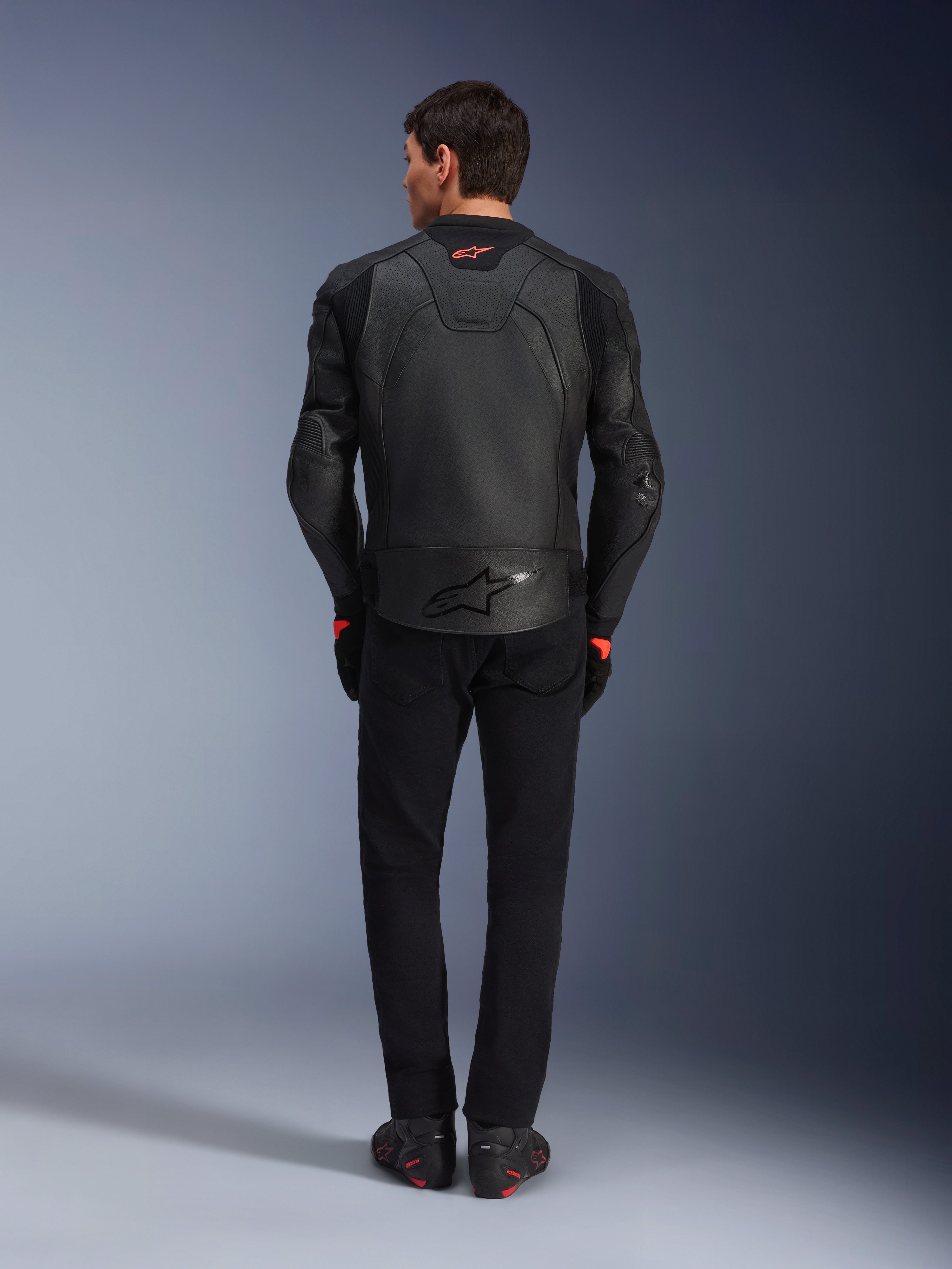 GP Plus R V4 Airflow - Black Motorcycle Jacket | Alpinestars®