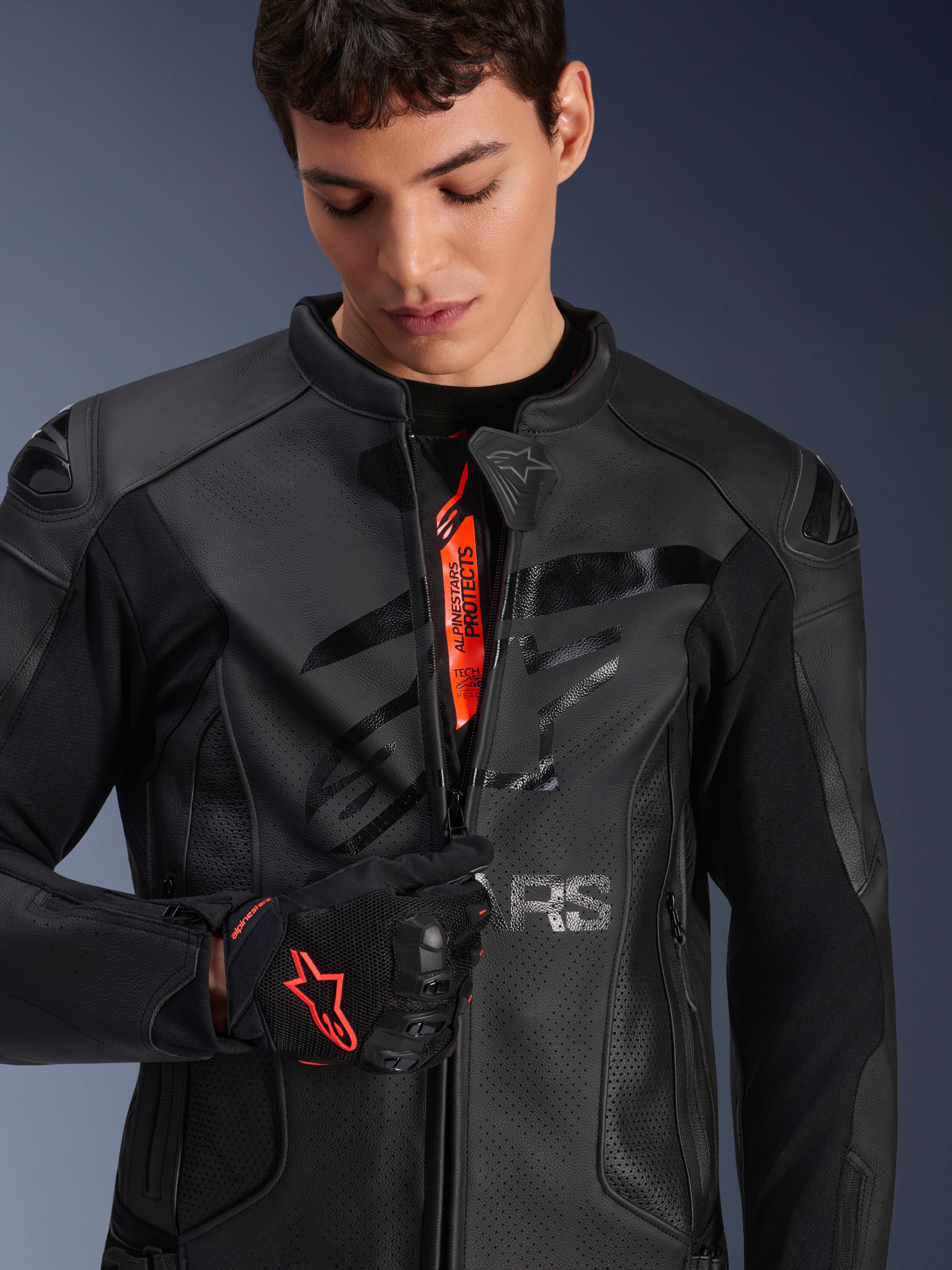 GP Plus R V4 Airflow - Black Motorcycle Jacket | Alpinestars®