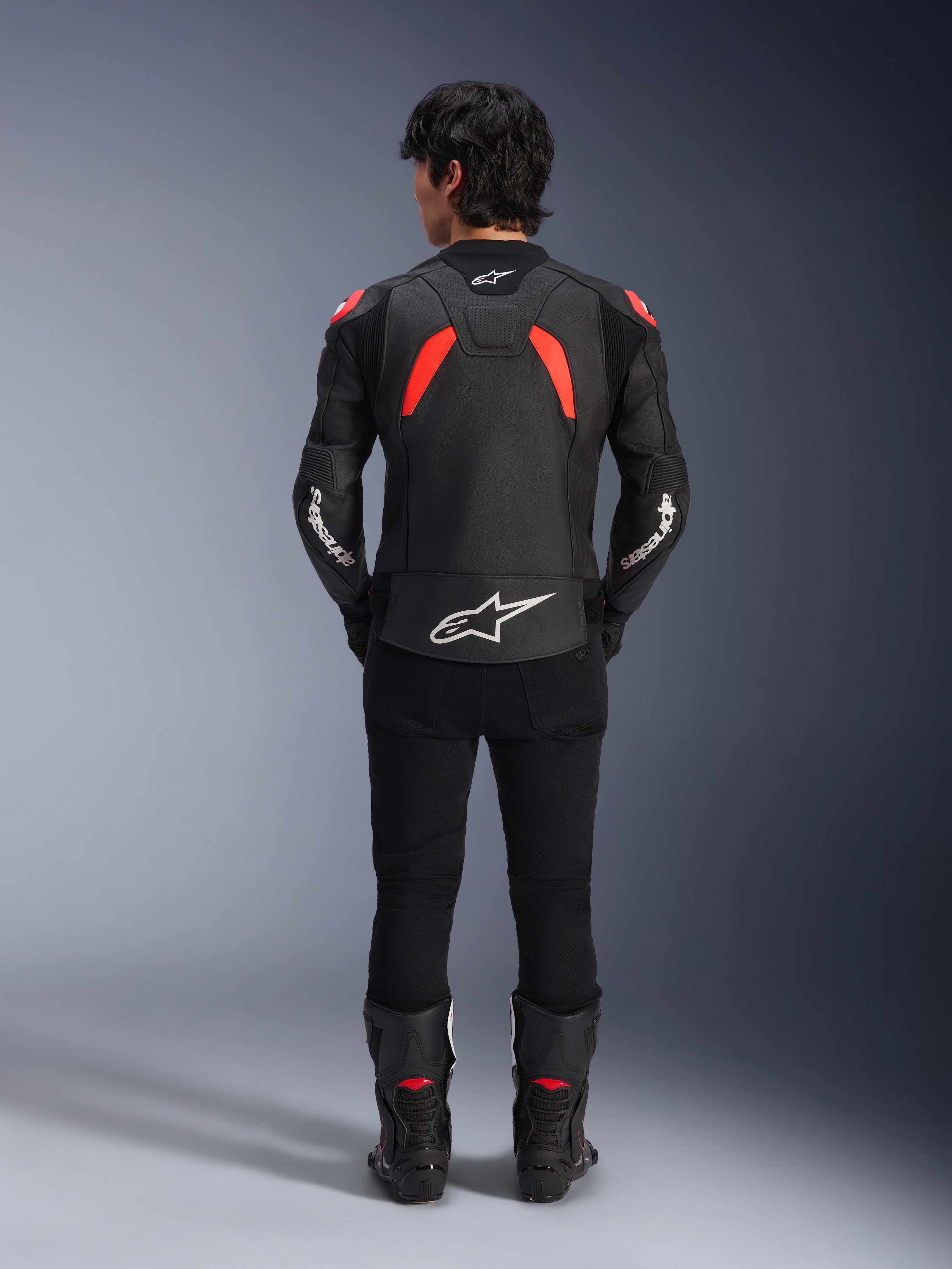 GP Plus R V4 Airflow - Black Motorcycle Jacket | Alpinestars®