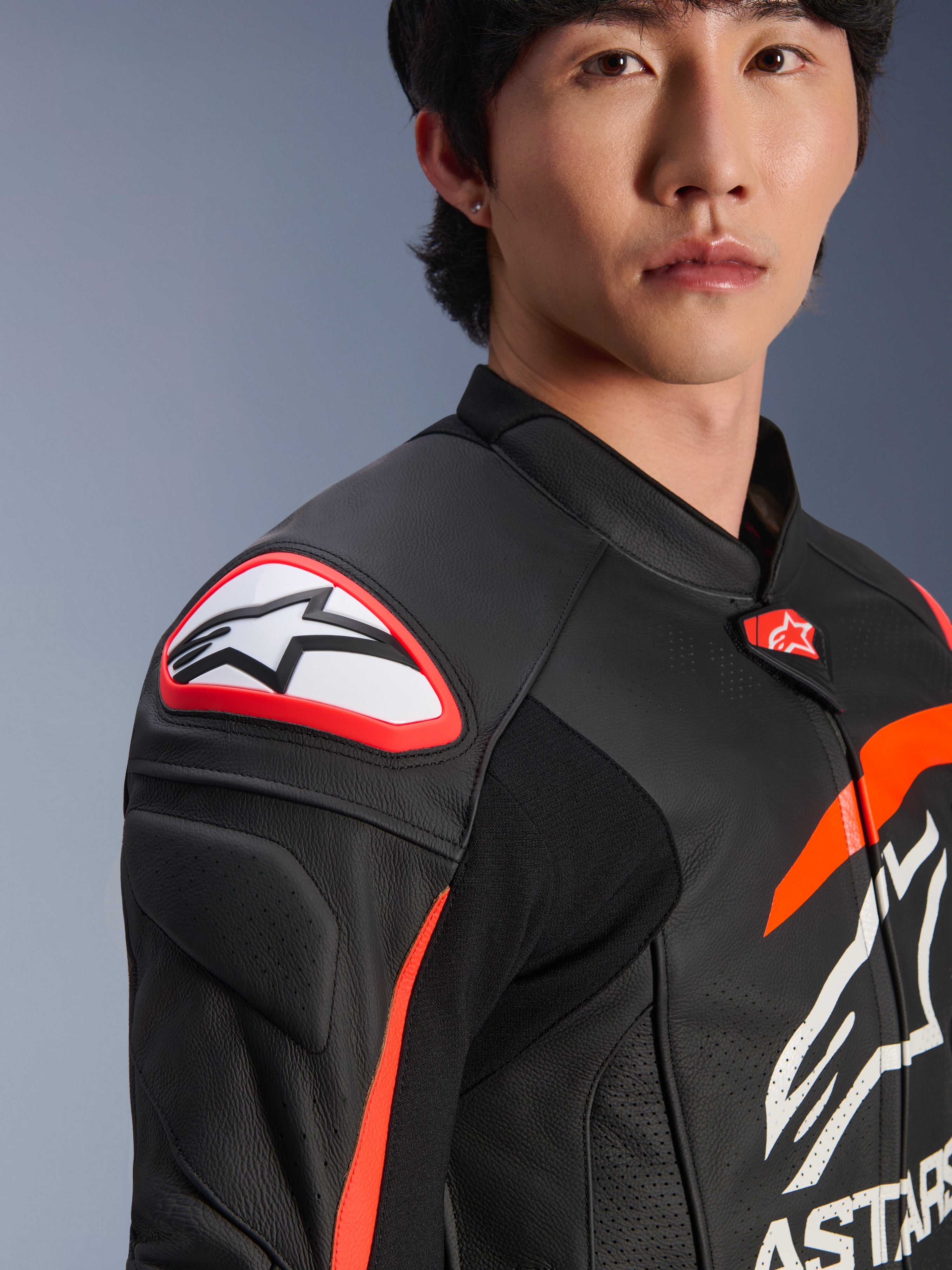 GP Plus R V4 Airflow - Black Motorcycle Jacket | Alpinestars®