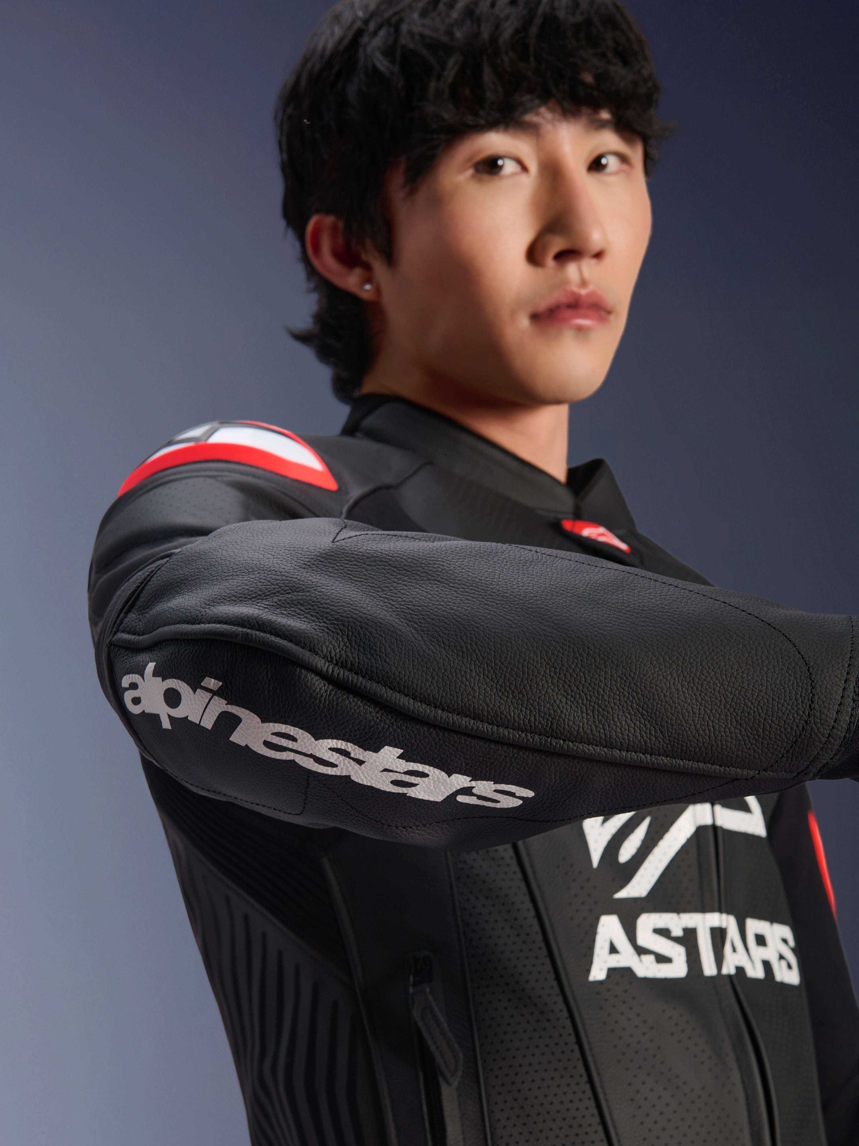 GP Plus R V4 Airflow - Black Motorcycle Jacket | Alpinestars®