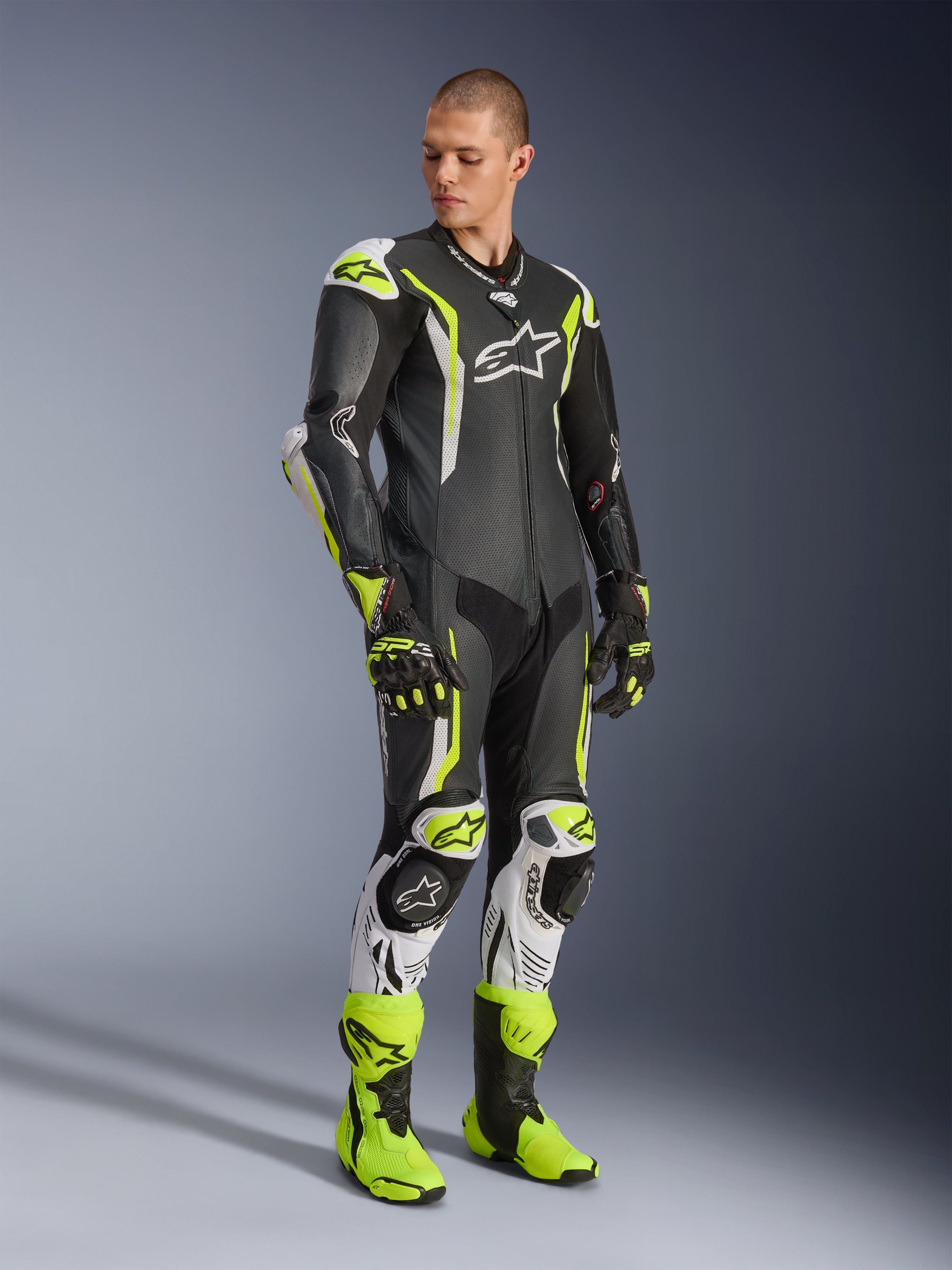 alpinestars バイクジャケット 黒/グレー/蛍光イエロー GP Tech V5 - Black Motorcycle Suit | Alpinestars®
