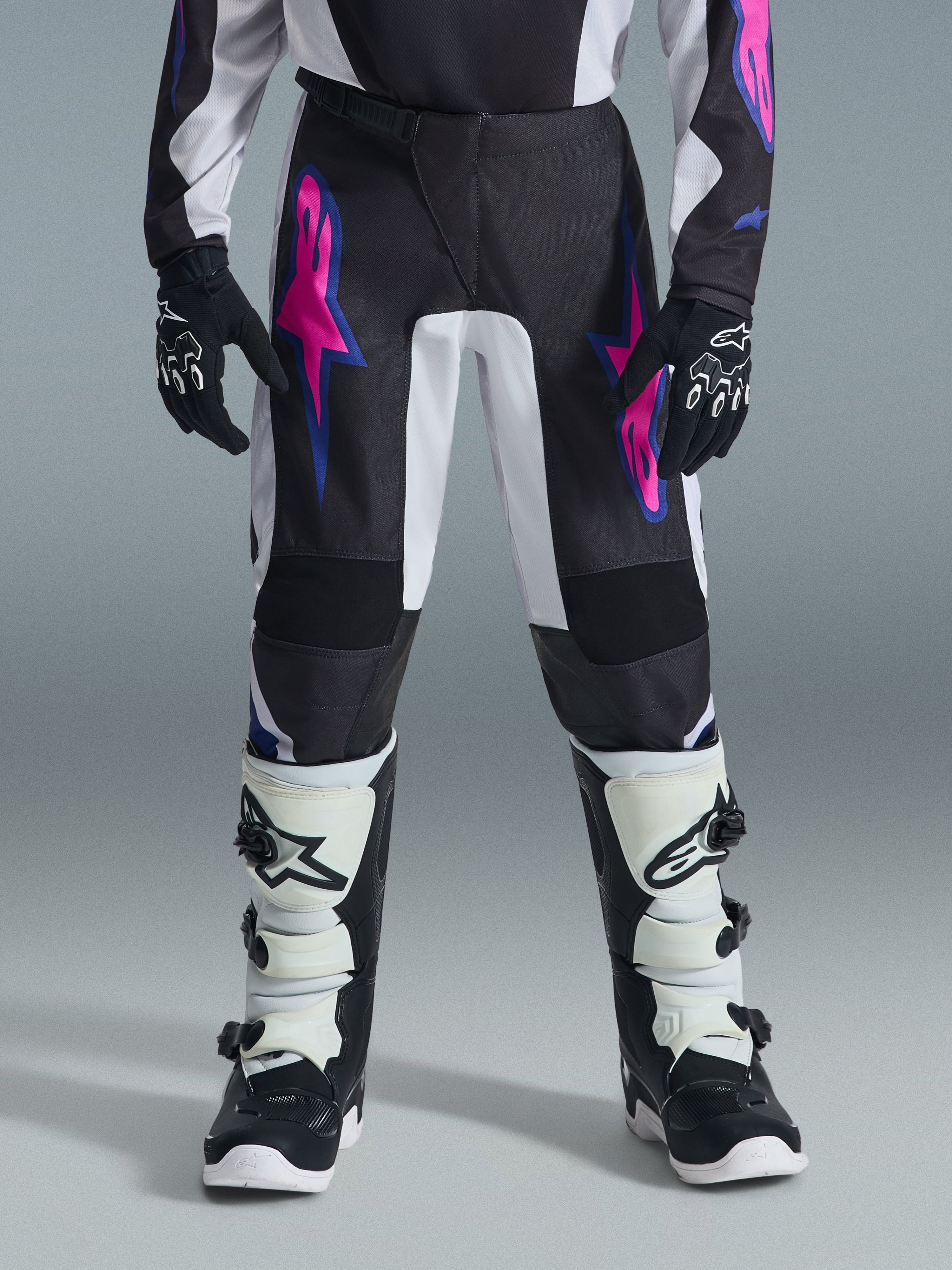 値下げ　新品ALPINESTARS FLUIDウェアーサイズS パンツサイズ30 2026 Youth Fluid Grid - Black MX Pants | Alpinestars®