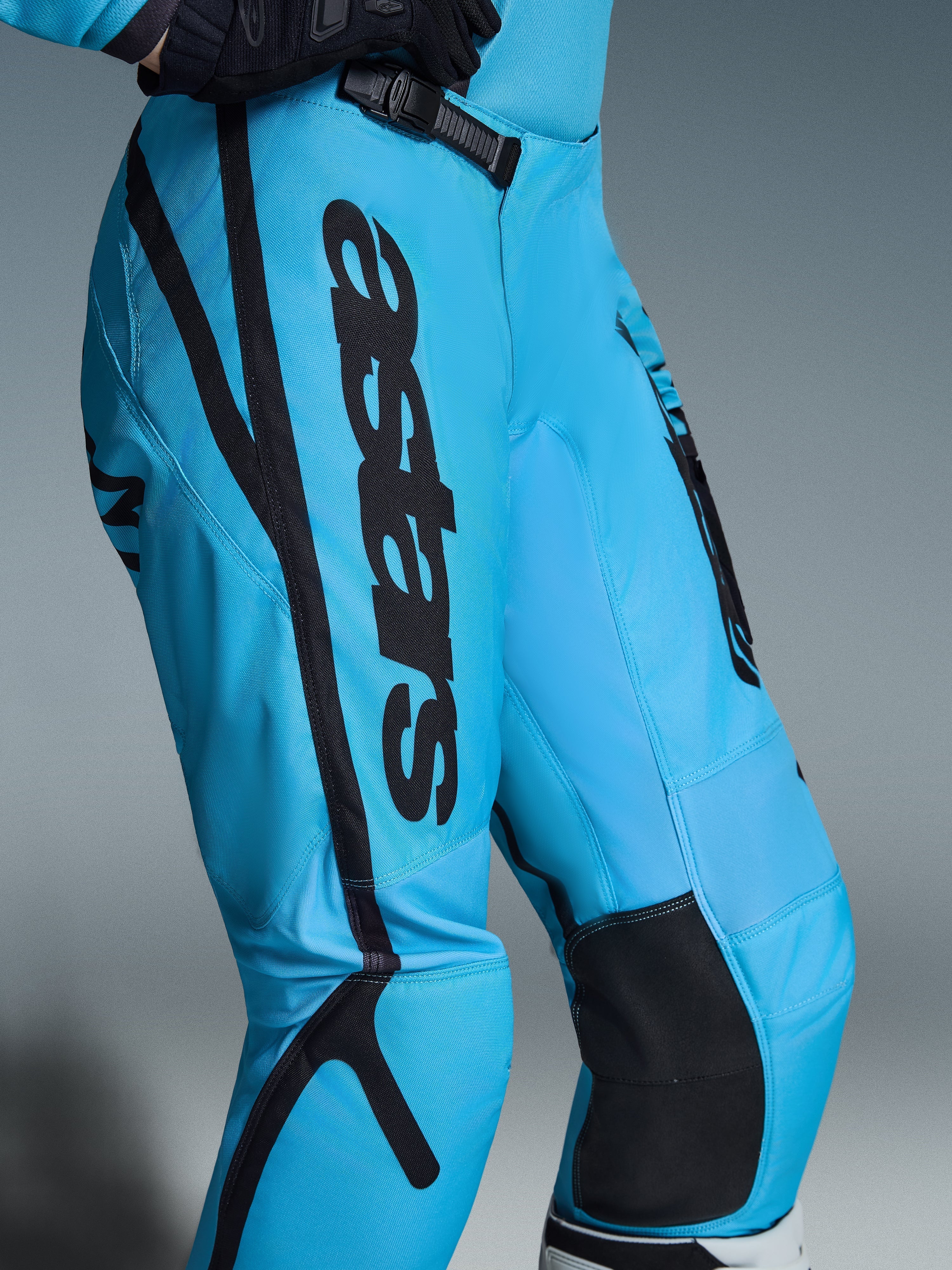 2026 Woman Stella Fluid Apex - Green MX Pants | Alpinestars®