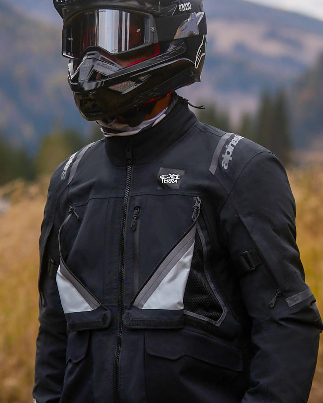 ST-7 V2 GORE-TEX - Black Motorcycle Jacket | Alpinestars®