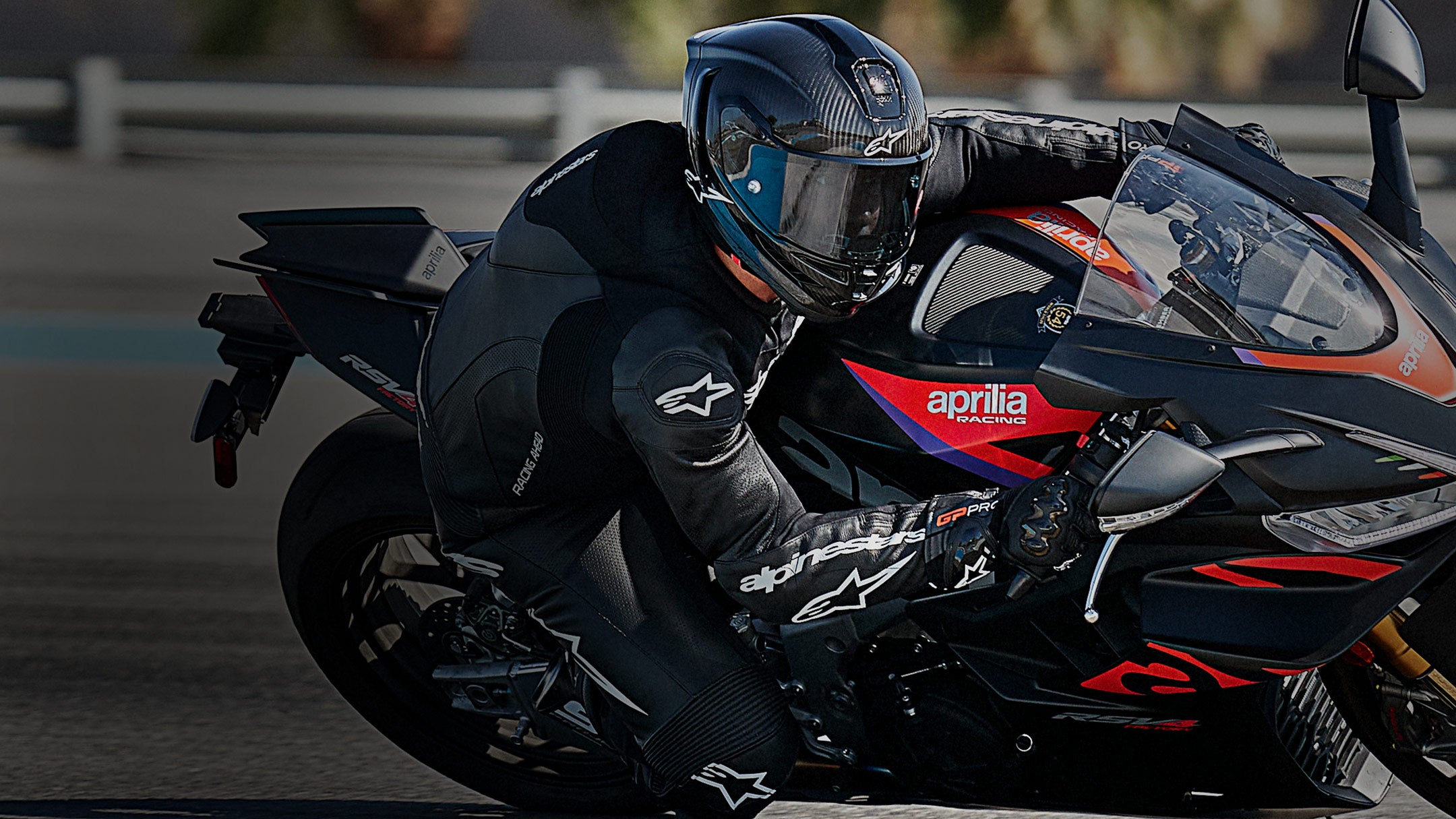 Supertech R10 Team - Black Motorcycle Helmet | Alpinestars®