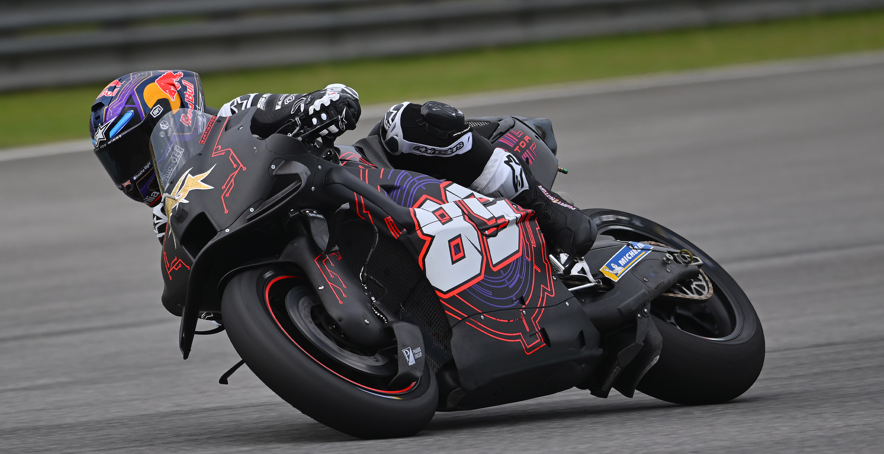 Jorge Martin riding his Aprilia MotoGP bike